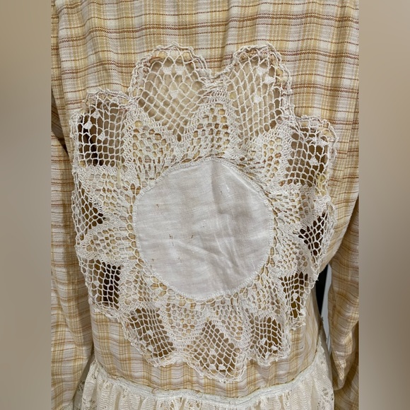 Reborn to relove vintage feminine flannel shirt with lace trim & crocheted back - Picture 3 of 5